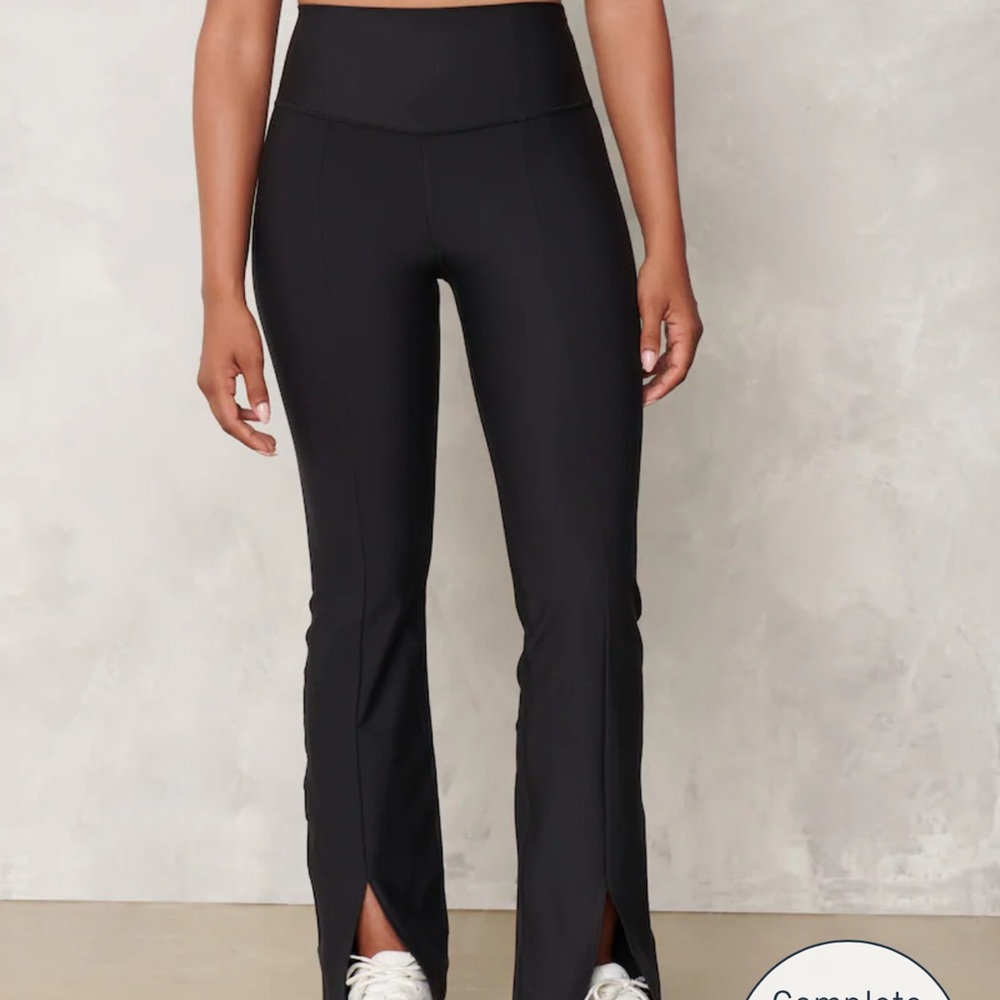 Abercrombie & Fitch Your Personal Best YPB Flare Leggings Pant Black Large Short - Picture 2 of 16